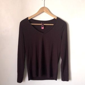 Long sleeve V-Neck burgundy shirt
